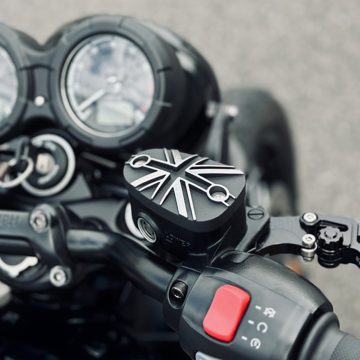 plot_touring's tweet image. モノトーンのユニオンジャックはボンネビルによく似合いますね～

#motone #モートーン #トライアンフ #ボンネビル