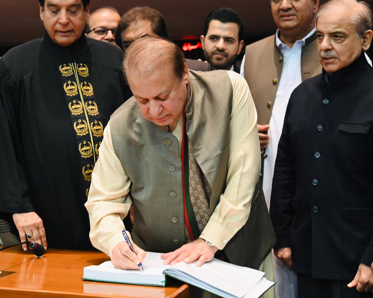 Marriyum_A's tweet photo. Alhamdulillah 🤲🇵🇰 #MeraQuaidPhirSeAya https://t.co/fJXFBZUo8P