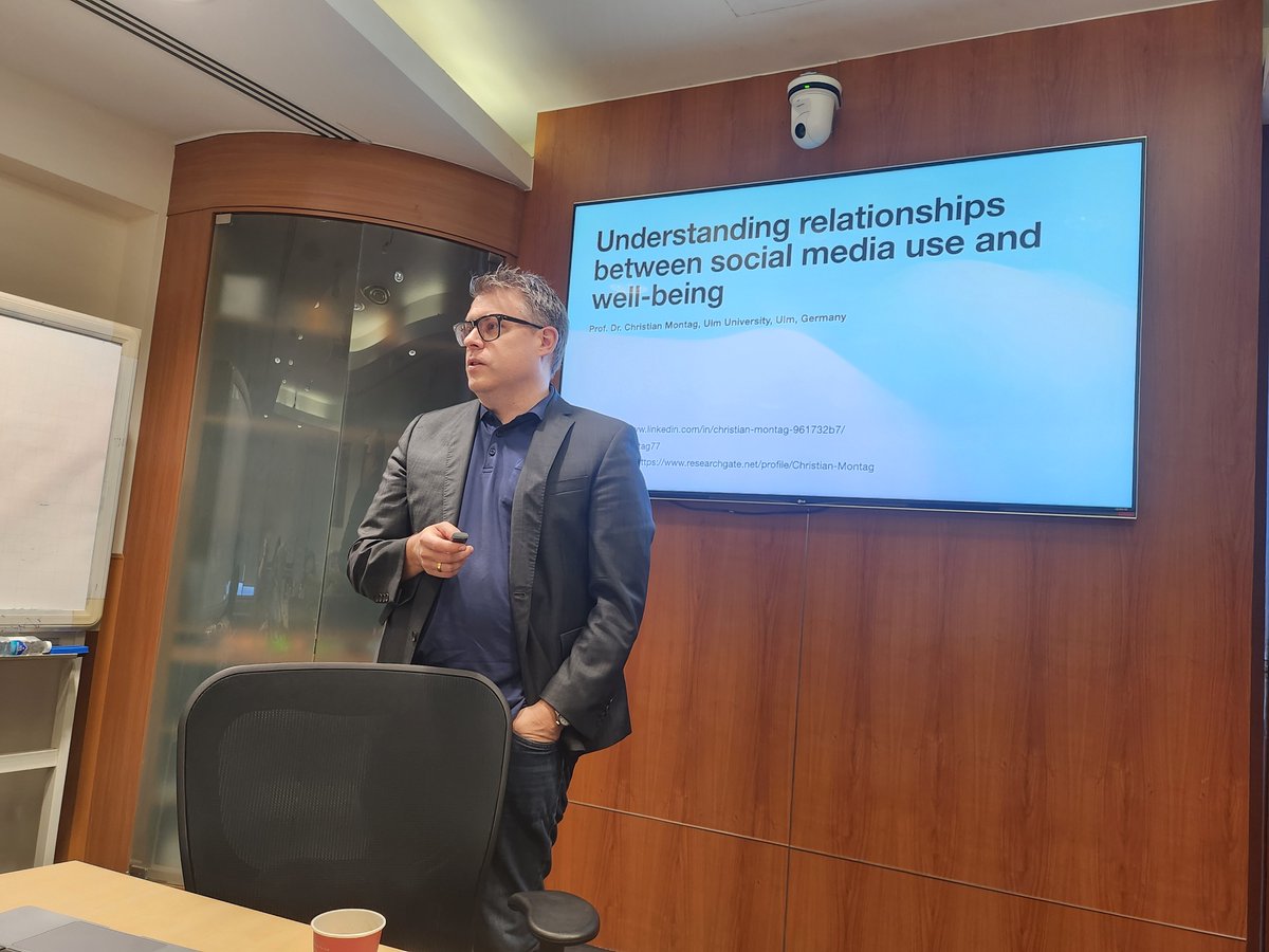 It was an honor for me to present my talk about 'Understanding relationships between social media use and well-being' at Kim Wee Kim School of Communication and Information at Nanyang Technological University Singapore. #WKWSCI