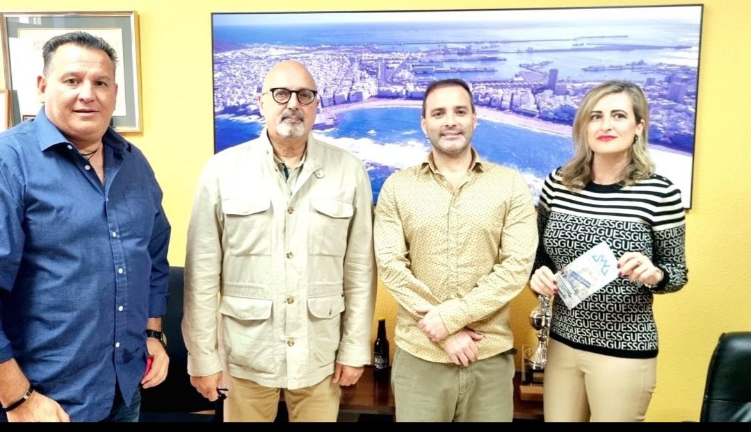 JorgeLahoudH's tweet photo. Tuvimos el privilegio de reunirnos con Héctor Calderín, Pte "AELEYCA" (Asoc. Empresarios Zona Comercial Abierta Arenales), para conocer de primera mano el Plan Director de la Zona Comercial Centro de nuestra Capital.
Reunión interesante y enriquecedora.
#OtraManeradeHacerPolitica https://t.co/GNDkuZTBsV