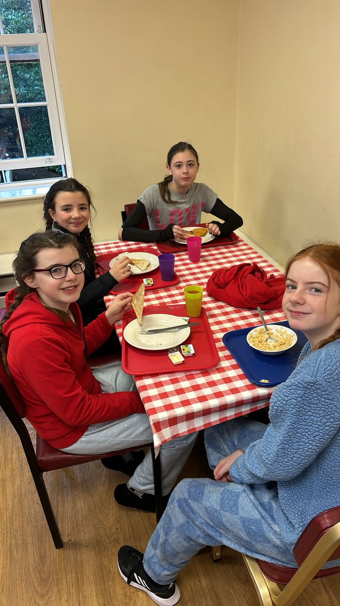 maddiston_ps's tweet image. Some tired faces at breakfast this morning!