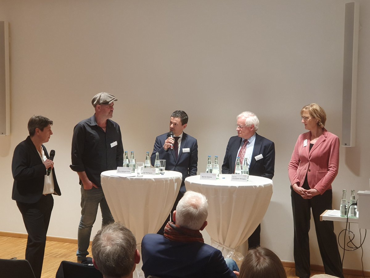BARMER_NRW's tweet photo. Der Kern des Projektes #eliPfad ist die intersektorale Zusammenarbeit. BARMER-Landeschef João Rodrigues machte beim Symposium deutlich, dass das Gesundheitswesen hier schnell besser werden muss. Das Projekt kann dafür ein wichtiger Baustein sein. @TKinNW @EsserDoc @UKKoeln https://t.co/Gr9yXBK7Kq