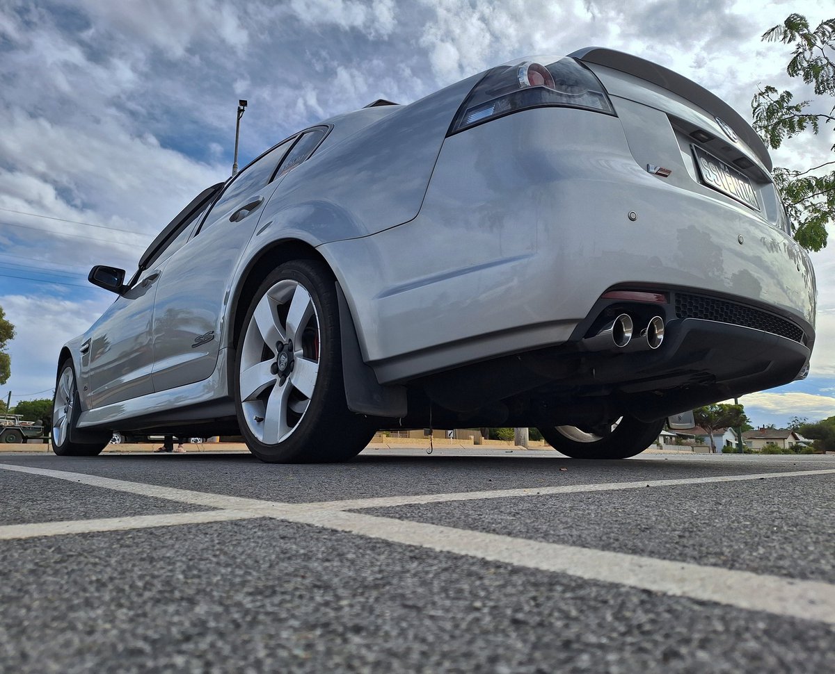 Nice angle gets best pics  #shine #customplates #autoglym #undecover #holden #frontend #photography #vessv #VE #holdenss #motherspolish #l98 #07vessv #holden4life #holdencommodore #holdenlover #holden #topphotography #musclecarau #tuffholdens #sideshot #lovethelife #sweetholden