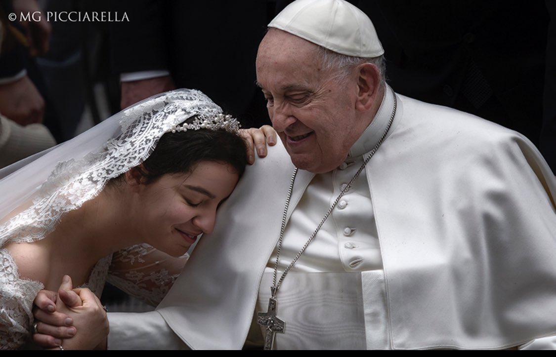 El #Papa ha retomado hoy su agenda habitual.
Dos imágenes de la #AudienciaGeneral de ayer, 28 de febrero.
📷@mgpicciarella 
#Vaticano