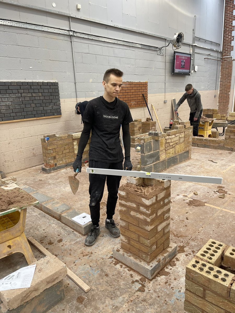 Bershambricks's tweet photo. @colegcambria  level 2 students learning new skills for life @mbhplc great training bricks 🧱 big thank you from all students @colegcambria  brickwork https://t.co/kZlyqQotEB