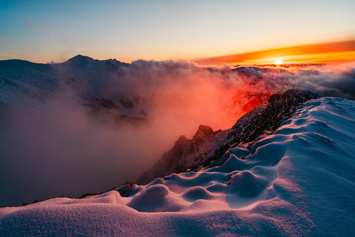 AlexisLinant63's tweet photo. Quelques clichés d'hier en soirée avec ce superbe instant au roc de cuzeau dans les monts Dore ✌️
#Auvergne #Météo https://t.co/n7RoSkTXnH