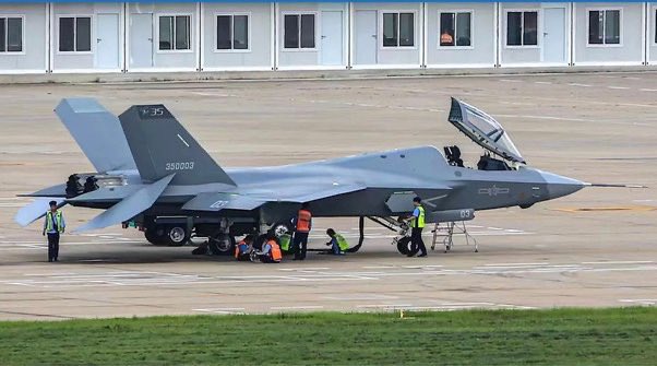 alimalikhse's tweet image. Exciting news for Pakistan's air force! 🇵🇰 Acquiring the cutting-edge J-31 5th gen fighter aircraft from China. The first batch of six jets expected to arrive by the end of May 2024. A significant boost to Pakistan's defense capabilities! 

#J31 #PakistanAirForce #MilitaryUpgrade