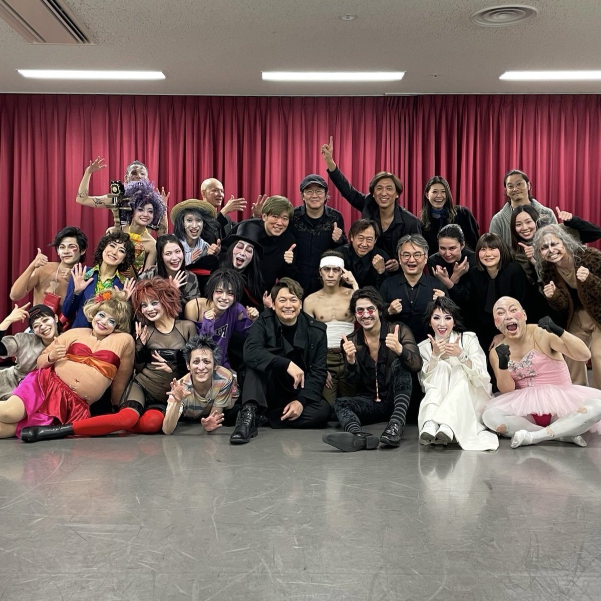 ktrsngofficial's tweet photo. #テラヤマキャバレー
東京 日生劇場 全25公演
今日千秋楽を迎えました！
劇場にお越しいただいた皆様
ありがとうございました！

さぁいこう！大阪へ。
大阪 梅田芸術劇場へ！ https://t.co/gferTbsaGY