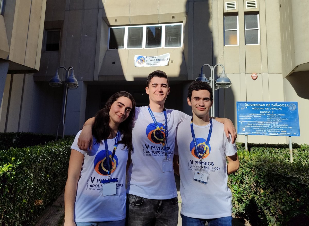physicsatc's tweet photo. Esta edición el equipo organizador lo componemos Raquel Cantarero, Diego Gironés y Javier Ramos.
Agradecemos al INMA, al IUMA y a Ibercivis el patrocinio de las camisetas del #Physicathon. Gracias!
@INMAdivulga @iuma_unizar @Ibercivis https://t.co/3i7juqWWoi