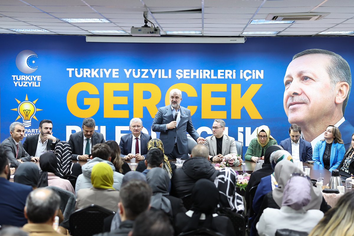 yasinkartoglu's tweet photo. AK Parti İstanbul İl Başkanımız Sn. @osmannnurika'nin katılımıyla, teşkilatımızın kıymetli mensuplarıyla istişare toplantımızda bir araya geldik.

Türkiye Yüzyılı'nın parlayan yıldızı Başakşehir’imiz için çalışmaya devam ediyoruz.

@KayasSebahatdin 

#GerçekBelediyecilik

📍AK Parti Başakşehir İlçe Başkanlığı