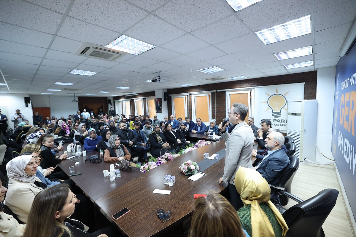 yasinkartoglu's tweet photo. AK Parti İstanbul İl Başkanımız Sn. @osmannnurika'nin katılımıyla, teşkilatımızın kıymetli mensuplarıyla istişare toplantımızda bir araya geldik.

Türkiye Yüzyılı'nın parlayan yıldızı Başakşehir’imiz için çalışmaya devam ediyoruz.

@KayasSebahatdin 

#GerçekBelediyecilik

📍AK Parti Başakşehir İlçe Başkanlığı
