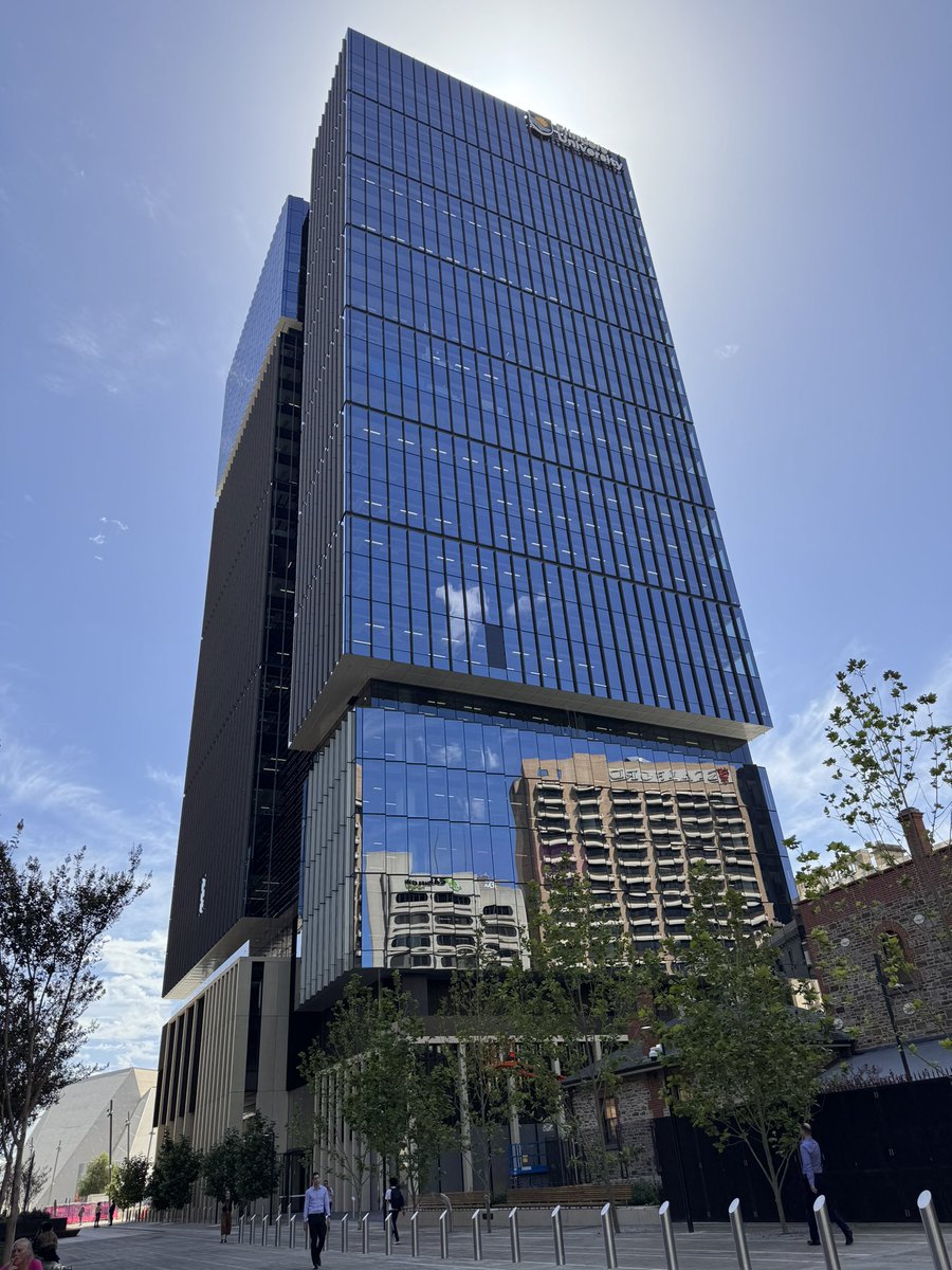 ParappillyMaria's tweet image. Very excited to deliver my first #physics class at @flinders festival plaza building today. 
So nice to see excited students too learning physics in a classroom surrounded by beautiful views!