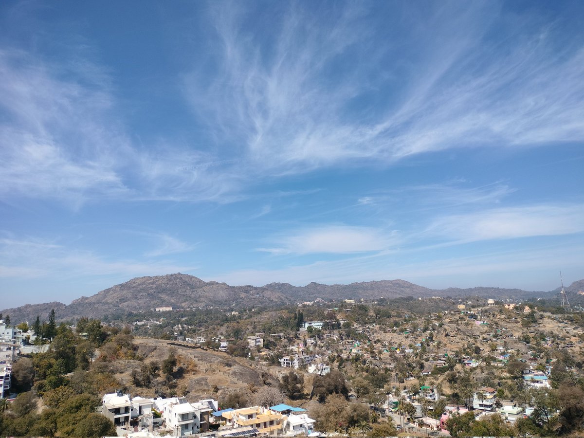 Vrushti___'s tweet photo. Climb the mountain not to plant your flag, but to embrace the challenge, enjoy the air and behold the view. Climb it so you can see the world.🧗⛰️
Keep pushing your limits and enjoying the thrill of the climb! https://t.co/KJJf9zWxRp