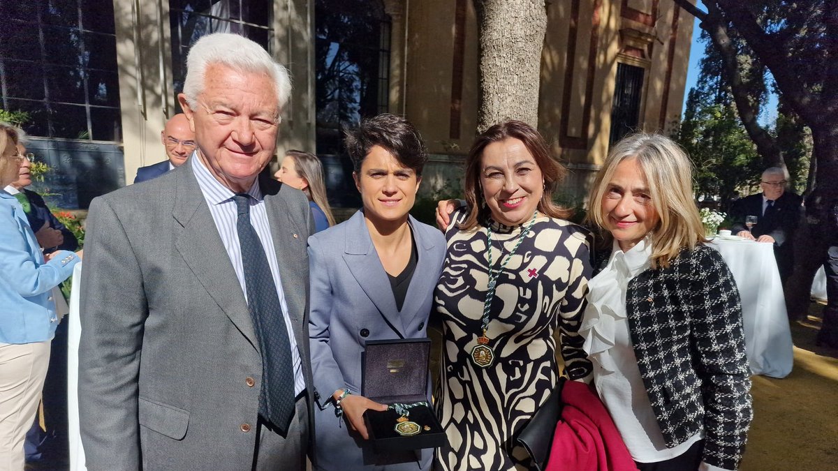 CruzRojaAND's tweet photo. 🫶 Es un honor compartir una distinción tan importante como las Medallas de Andalucía con todas las personas y entidades premiadas, a las que nos une el compromiso y la entrega a los demás, para hacer de esta tierra un lugar más próspero y lleno de oportunidades. https://t.co/dcoM7fknIq