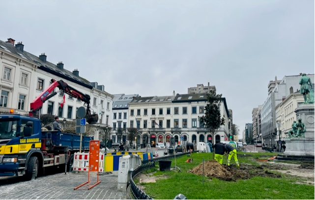 Some works this morning at Luxembourg place #EP to restore it after recent multiple protests and strikes. 🏗️🚧👷‍♀️
Good stuff. Though much more needs to be done to restores citizen's confidence in the EU and its actions.
#EUreform