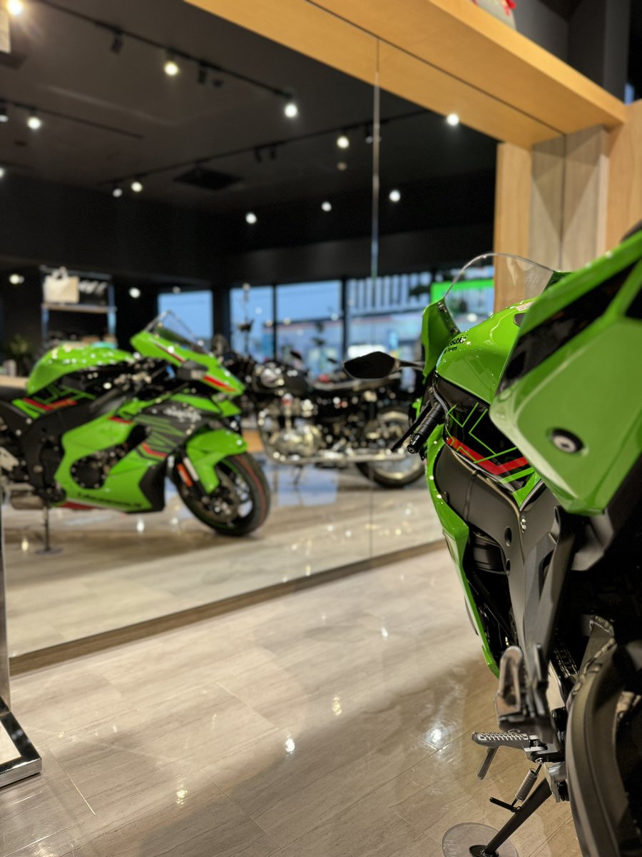 PLAZAmatsuyama's tweet photo. カワ���キプラザ松山です。
先日のスーパーバイク世界選手権にて
レース2ではアレックス・ロウズ選手(Kawasaki Racing Team WorldSBK)が優勝致しました!
NINJA ZX-10R KRT EDITION
メーカー希望小売価格 2,365,000円
1台御商談可能です!
#Kawasaki #NINJA #ZX10R #KRTEDITION #SBK #アレックス・ロウズ #カワサキ #ニンジャ #カワサキプラザ松山 #愛媛 #松山