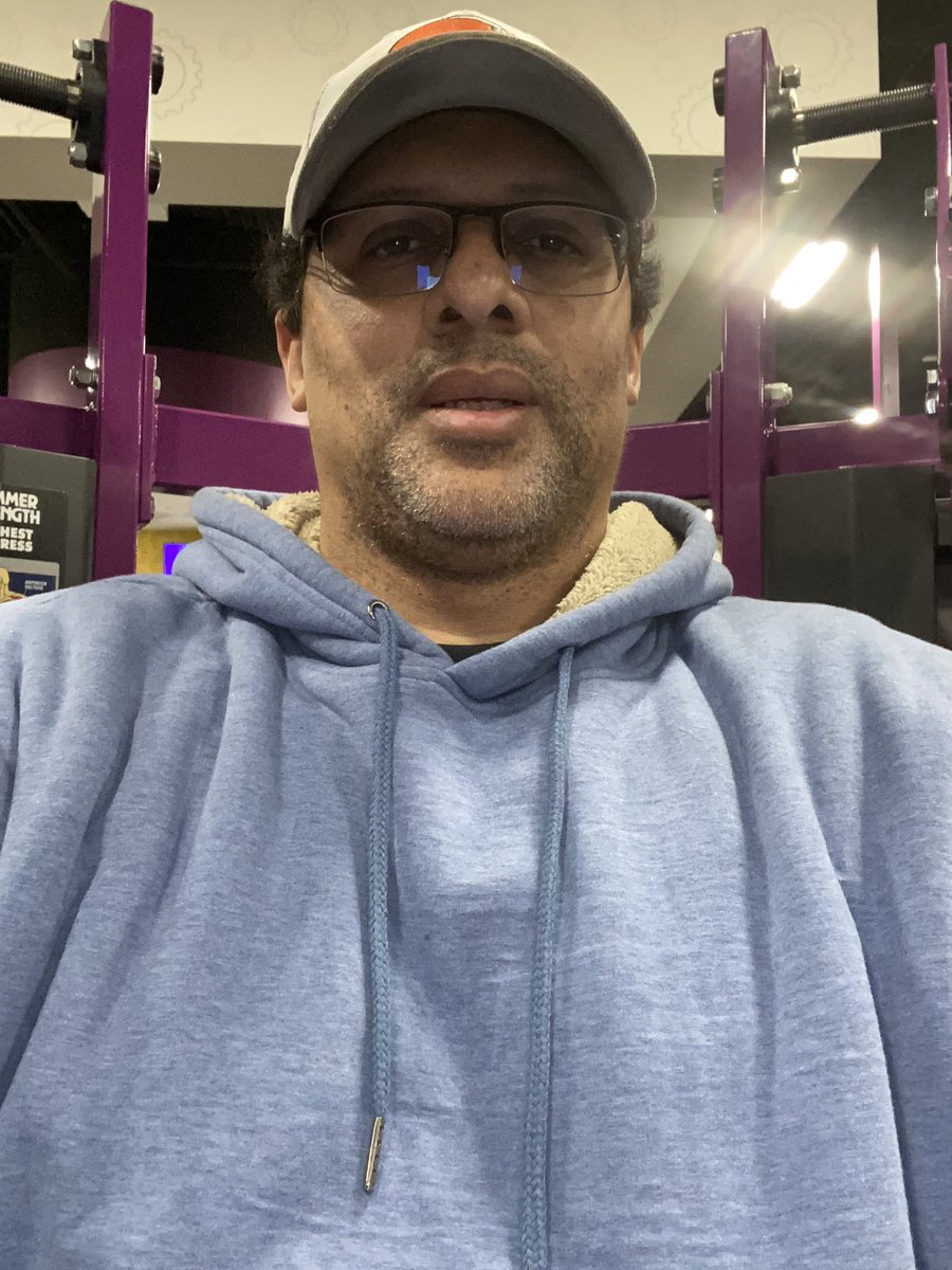 Back in the gym for day one for 30 minutes and it went great . Now I’m going to try and stack my days but try not to overdo it with all the work I do. Wish me luck 🍀!😂😎💪🏽