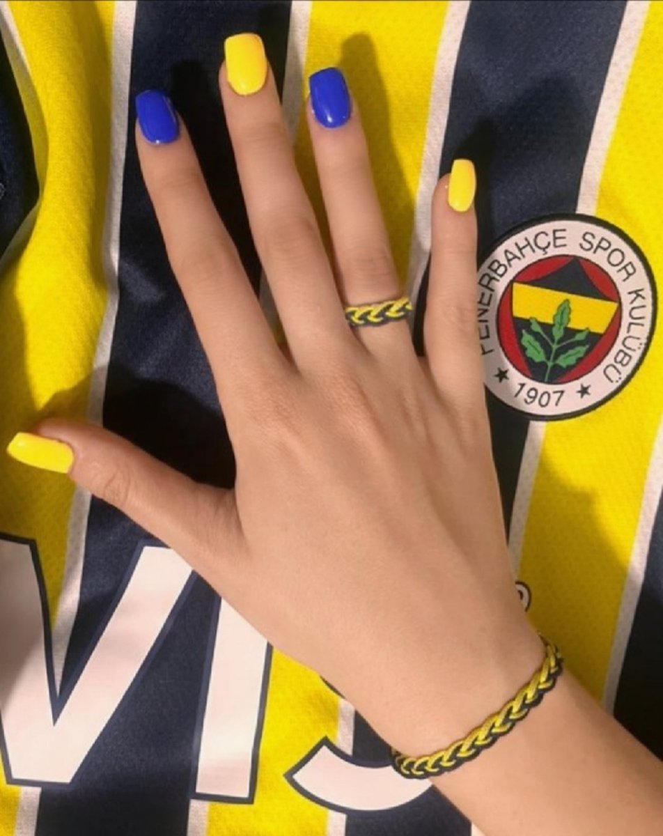 Gamze_1907_li's tweet image. #ElChallenge varsa tabii ki Tepeden tırnağa illede sen💛💙