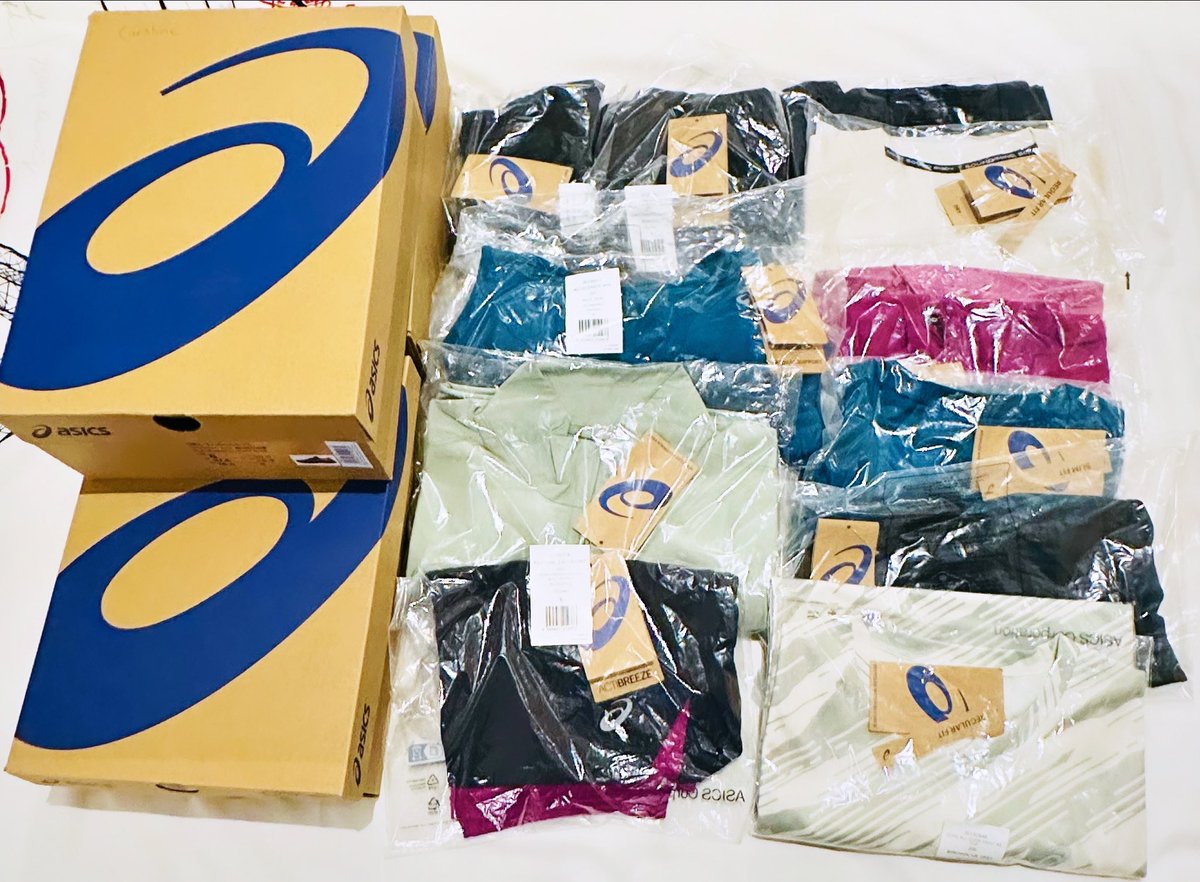 CarolinePule's tweet image. Surprise Kit Drop!💙🤩🥹Thank you @ASICS_ZA ❤️😍😊 for the beautiful running apparel and thee best ASICS running shoes drop!! Much appreciated and so grateful and I kind wait to rock it!🫶🙏😇 For the love of running! #ASICSFrontRunnerZA #MoveYourMind