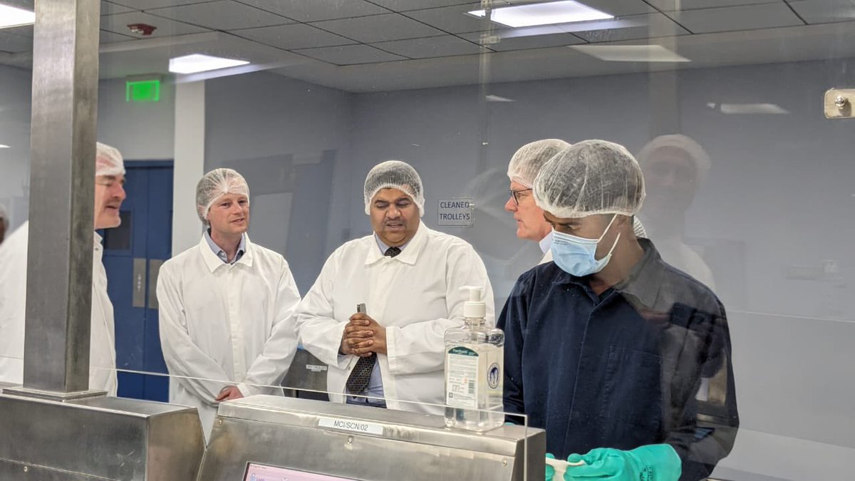 🇬🇧 Deputy High Commissioner @chandruiyer and colleagues visited @MicroncleanUK's factory at Vemgal, Kolar. 

Micronclean supports local employment and has noteworthy #sustainability initiatives such as water recycling, and steam sterilisation.