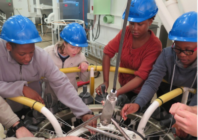 🚢#SEAmester, SA's 🇿🇦 floating classroom, offers a 10-day #marine #science programme to #postgrads in the core sciences. Combine classroom learning with hands-on #research experience at sea⚓️ 
⏰Apply by 15 April. 
seamester.co.za/apply/?doing_w…