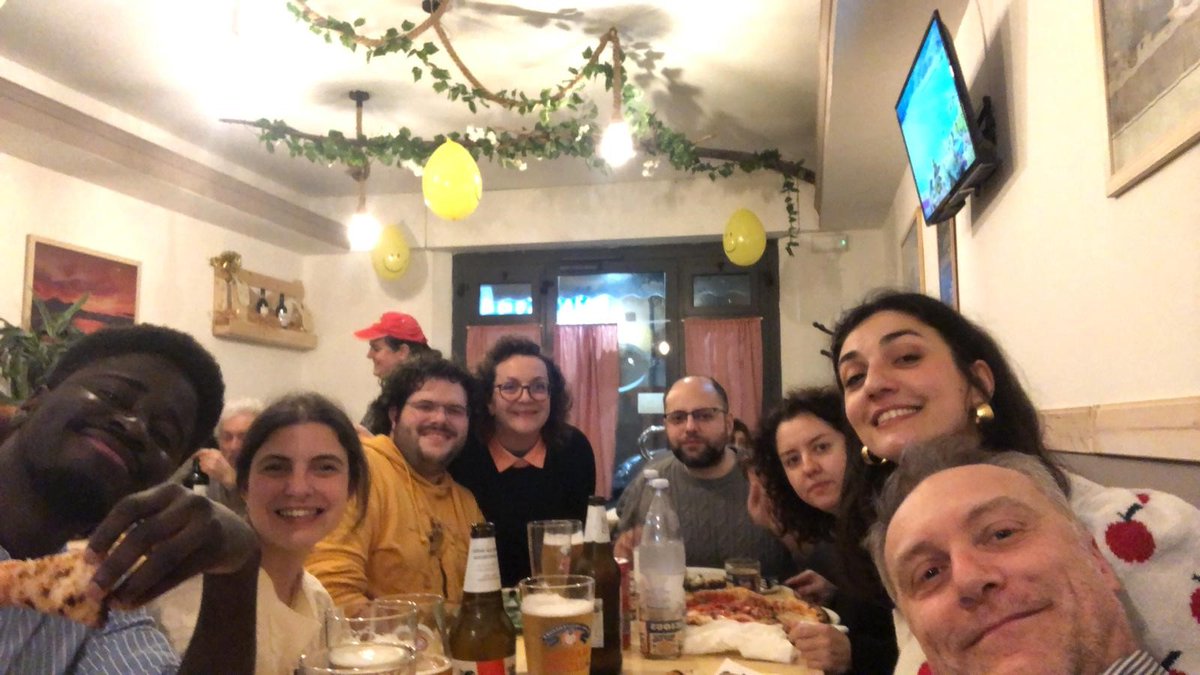 Electron crystallography group @IITalk celebrating the last day of secondment of @NanedP #PhD @EricaAtleta coming from @CRISMAT_CNRS , with a proper Pizza dinner with @_MoussaFaye @PaolaParlanti @92AndreaSala92 @HusanuElena