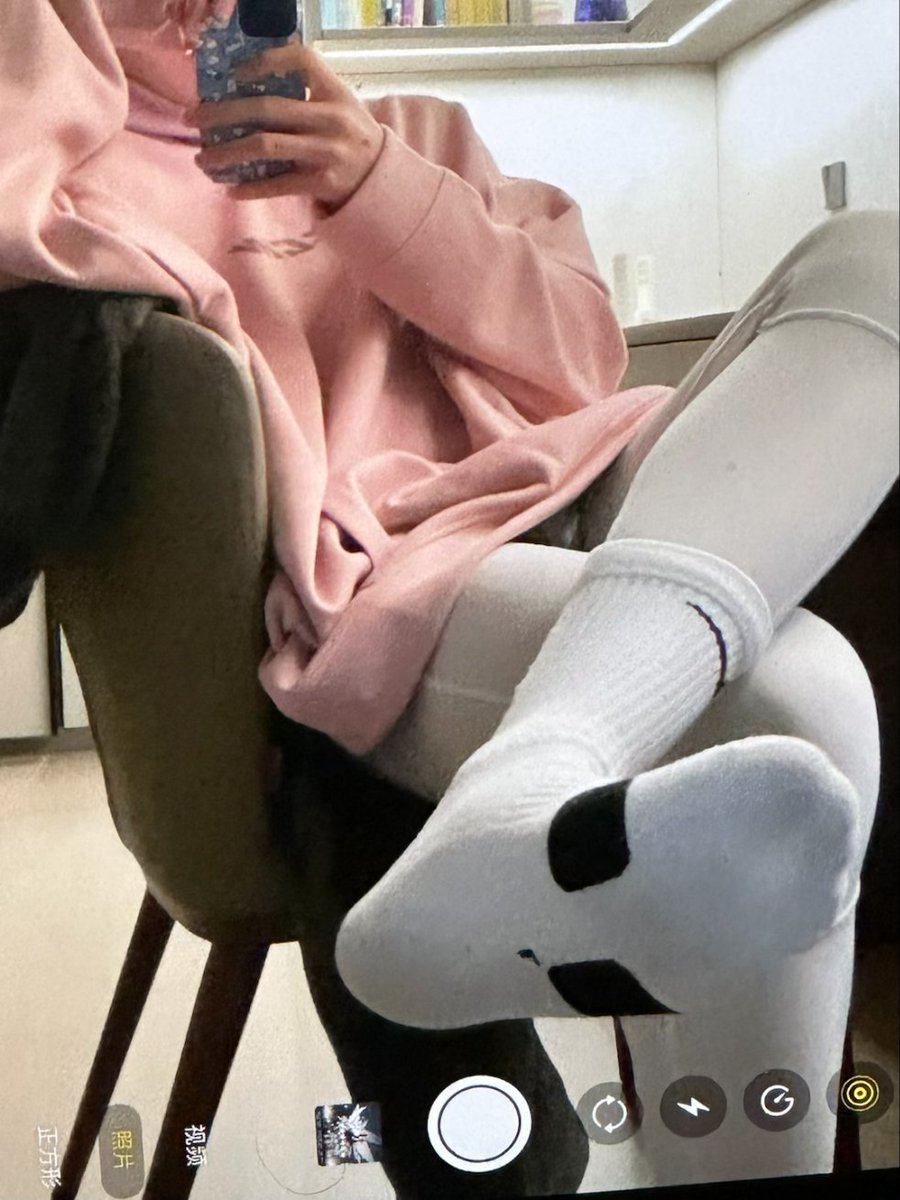 #白袜 #男大 #44大脚