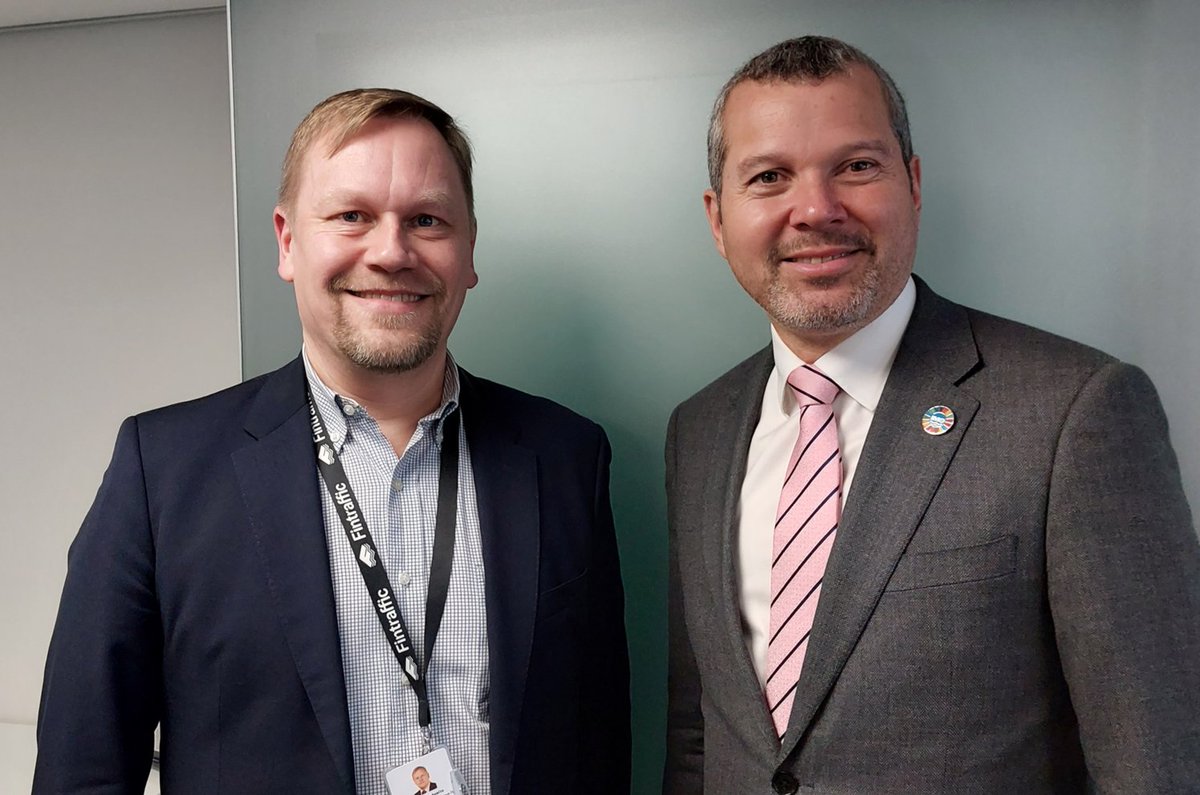 Fintraffic_fi's tweet photo. Fintrafficin meriliikenteenohjaus valvoo meriliikennettä vuorokauden ympäri, vuoden jokaisena päivänä. Toimitusjohtaja Rami Metsäpelto esittelemässä toimintaamme IMO:n pääsihteeri Domínguezelle, joka vieraili VTS-keskuksessa tänään.
#IMOvierailu @RMetspelto https://t.co/k5NX6JuomK
