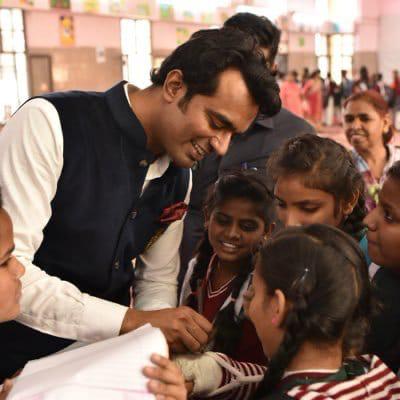 RaghwendraMedia's tweet image. मंशा पूरा हो गइल...IAS अभिषेक सिंह का इस्तीफा सरकार ने मंजूर किया. जौनपुर सीट से लोकसभा चुनाव लड़ने के लिए दिया था इस्तीफा, अभिषेक सिंह की पत्नी दुर्गा शक्ति नागपाल सिंह भी आईएएस है और फ़िलहाल बाँदा की डीएम हैं
#AbhishekSingh