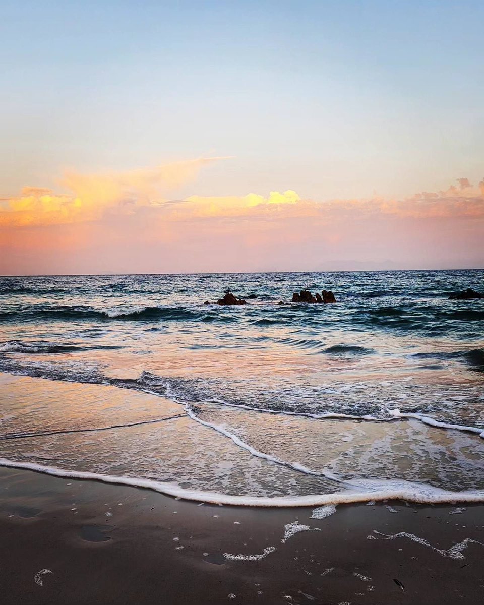 Some Pringle Bay Magic on the last day of Feb 🌊💙#leapyear
📷 Cara Smith
