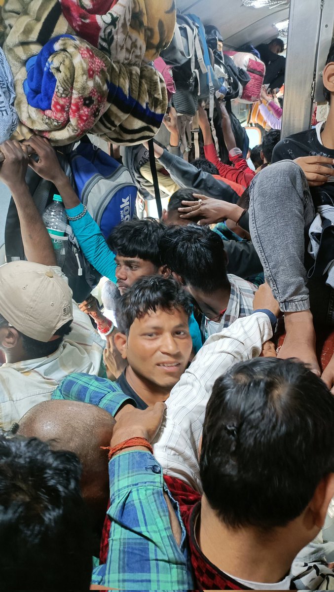 VanshGope's tweet photo. देश के यशस्वी प्रधानमंत्री श्री @narendramodi @RailMinIndia एवं @PiyushGoyal जी से निवेदन पूर्वक आग्रह है की भारतीय रेल की दुर्दशा में सुधार किया जाए एवं झारखंड,बिहार के कॉट लाइन से भारत की राजधानी दिल्ली के लिए ट्रेन दिया जाए।ताकि झारखंड की जनता को भी दिल्ली जाने का मौका मिले। https://t.co/v7Aqd1HpJ6