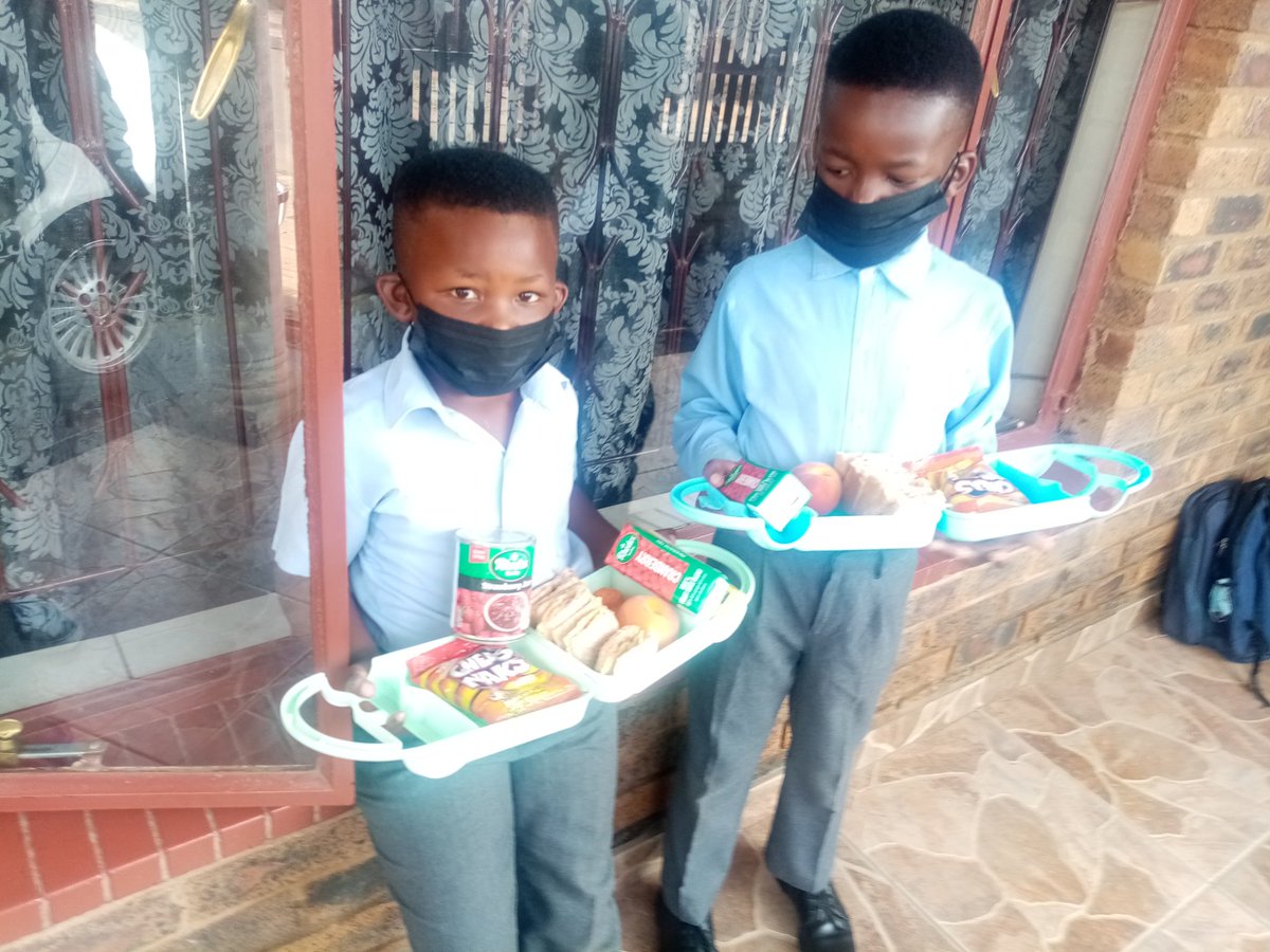 LazarusMotau's tweet image. #spreadinglovewithwebafrica
#WINWITHWEBAFRICA #BETTERCONNECTION #SPREADINGLOVEWITHWEBAFRICA

Feeding the orphans from my community every morning before they go to school its the best fulfilling feeling!