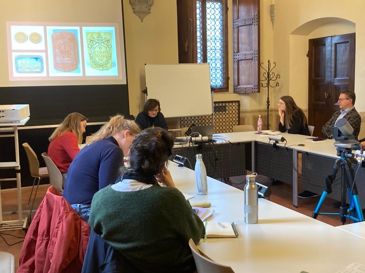 Highlights from our latest event with Prof. Carlotta Sorba (@EUI_History / @UniPadova) on the second life of political objects in post-Risorgimento Italy 🎩🎖️✉️ Such a meaningful way to engage with material culture!