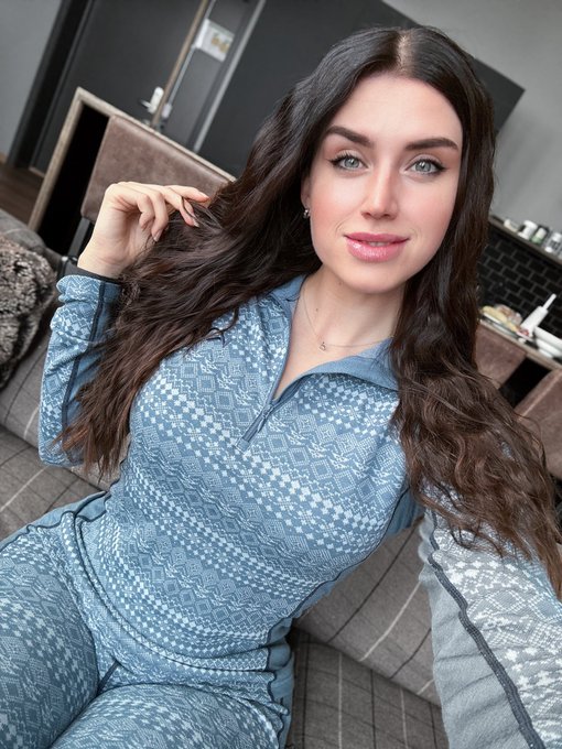Wanna go skiing with me? ?❄️⛷️ https://t.co/bfQ2Xt9mQK