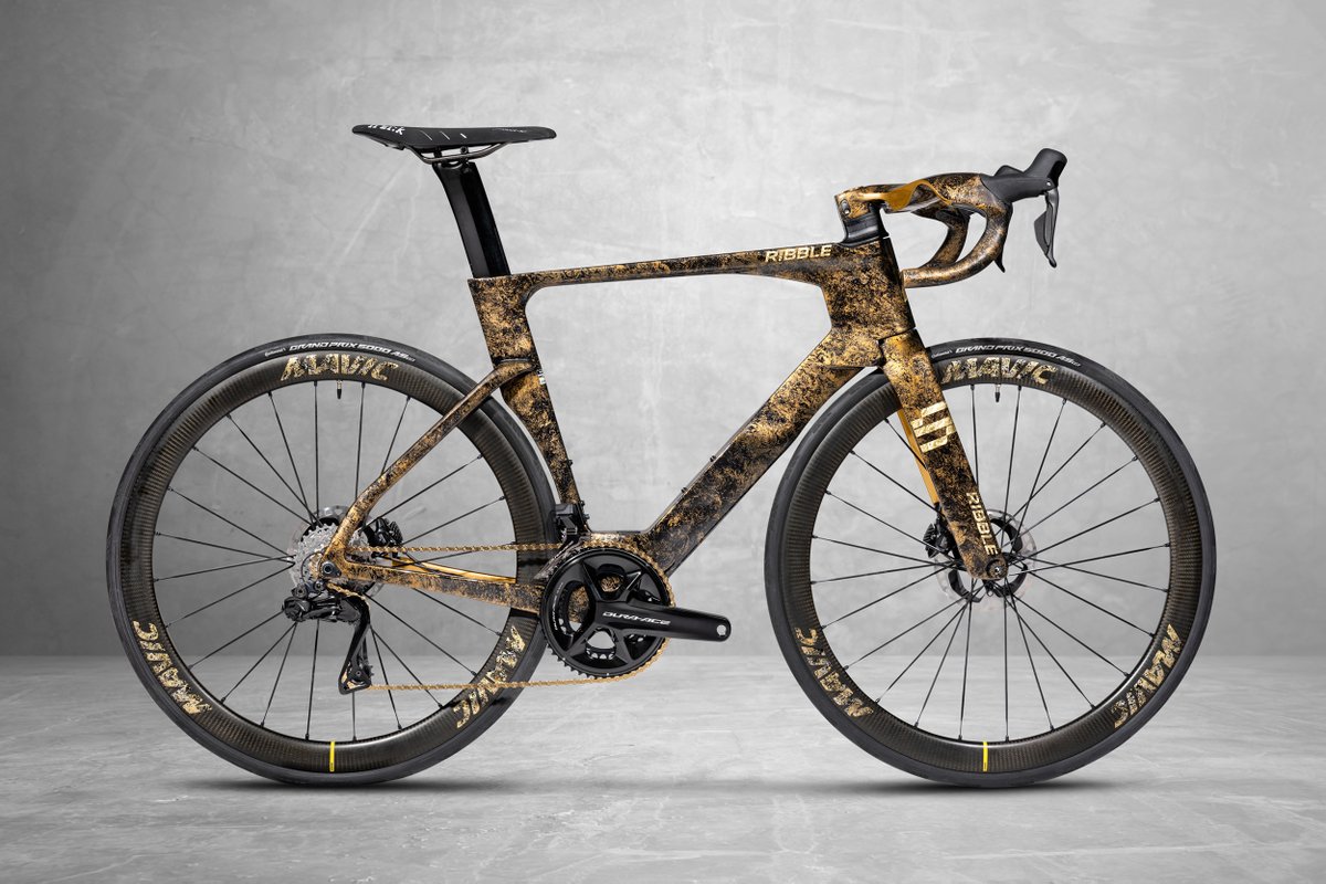 RibbleCycles's tweet photo. #NewBikeDay
Unique CustomColour Dream Machine created in collaboration with @djspoony
Ribble Ultra SL R frameset, Gold Flame, Black and Gold paint.
More about the man and machine here: https://t.co/W82iZal2lo
#myribble https://t.co/EYtzcQ1gKi