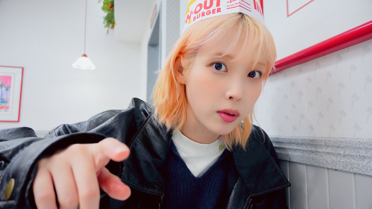 _IUofficial's tweet photo. [IU TV]

야! 너두 '홀씨' 챌린지 할 수 있어!
Hey! You can also do the 'Holssi' challenge!

🎥 https://t.co/YzOJvVssIj

#아이유 #IU
#TheWinning 
#홀씨 #Holssi https://t.co/qlh7aeNLfJ