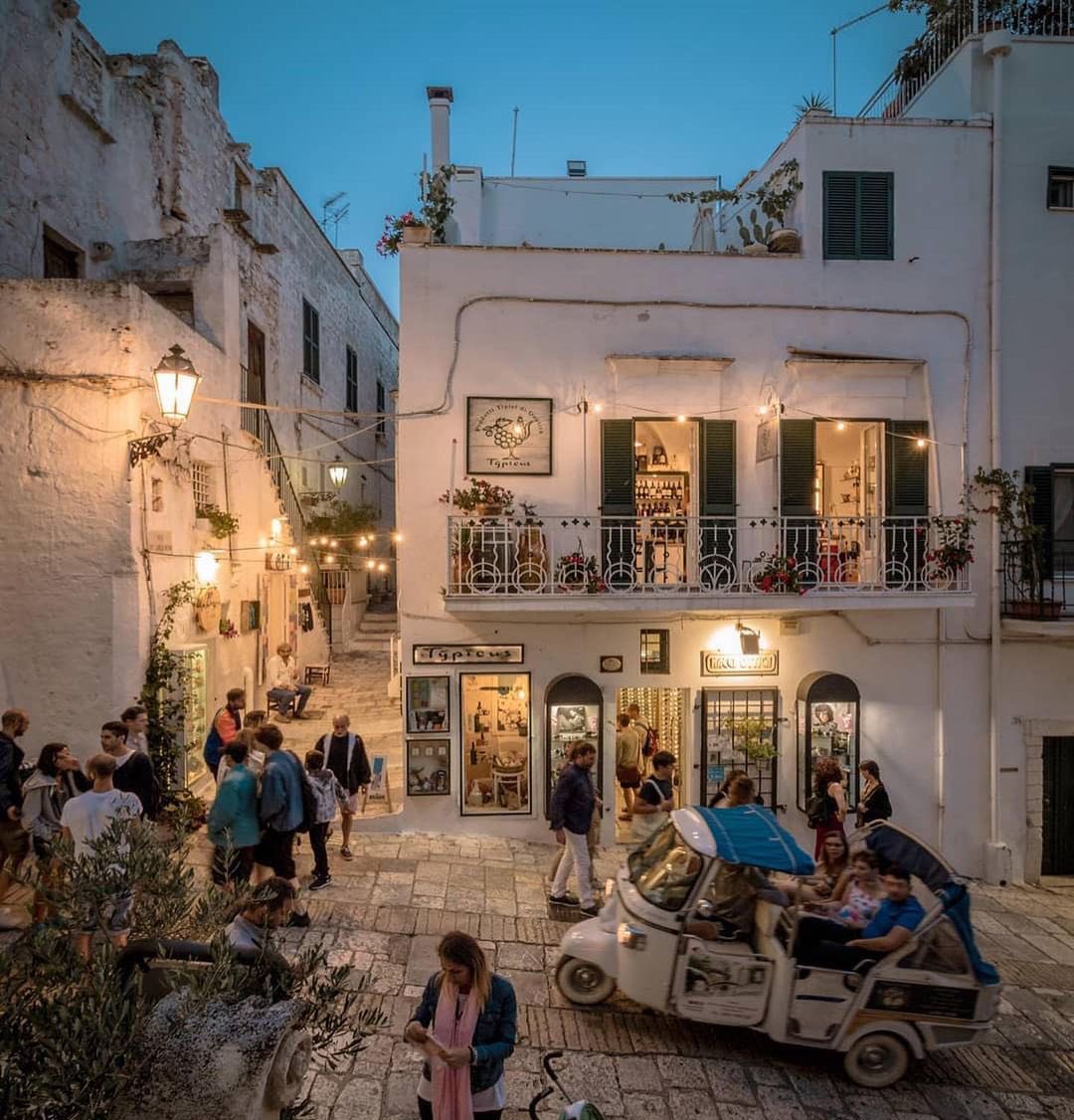 İtalya, Ostuni'ye git.