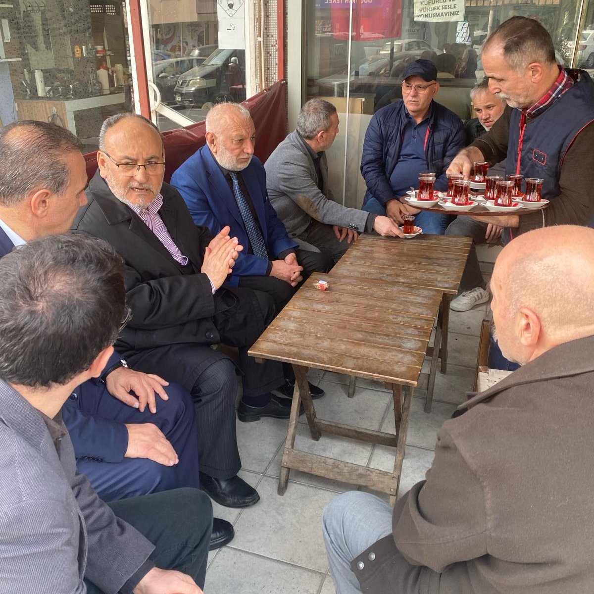 Önceki dönem Belediye Başkanımız
<a href="/hasan_can/">Hasan CAN</a>, İlçe YK Üyemiz, Mahalle Bşk. ve teşkilat mensuplarımız 📍 İstiklal Mahallesi'nde camii cemaati ve esnaflarımız ile bir araya gelerek 31 Mart seçimleri için hemşehrilerimizin teveccühlerini istediler #Yenidenİstanbul #YeniMerkezÜmraniye