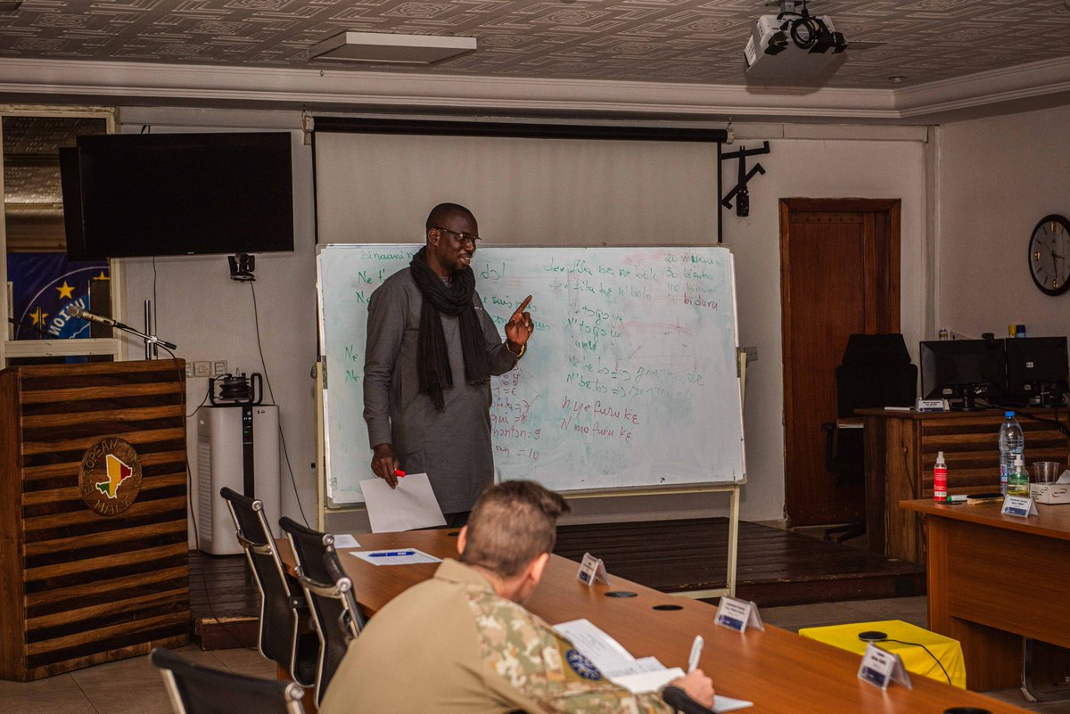 To continue with personal training 👨🏿‍🏫 and better knowledge of our host country 🇲🇱, members of the HQ 🇪🇺 learn the Bambara language and improve their knowledge of French. eutmmali.eu @eu_eeas @EMADmde #eutm_mali #eutm #EuropeanUnion #mops