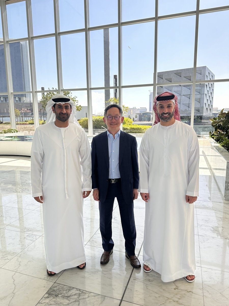 EmanAbio's tweet photo. @SuiNetwork has parallel execution and parallel Sheikhs. Something is cooking with Sui. Share soon. 💥 https://t.co/RHCtLOMlfl