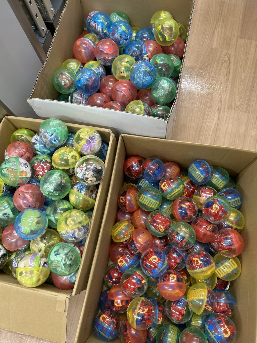 chikuta119's tweet photo. 【いよいよ消防のひろばまであと2日！】
準備も順調に進んでます！
ガチャガチャの景品も多数用意してますのでお楽しみに！
当日は寒くなる予報です、防寒対策をしっかりして、ご参加下さい！
#消防のひろば
#筑紫野市
#太宰府市
#スタンプラリー
#ガチャ
#当たりもあるよ https://t.co/8F3Vm6v6rC