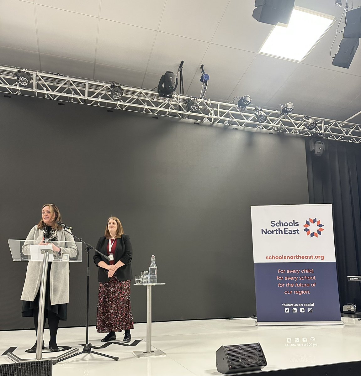 Welcome to the stage, Debi Bailey, CEO @NEATschools and Sarah Stock, Director @NcleRSN Point of discussion: Ongoing Curriculum Development 📈 #SNECurriculum24