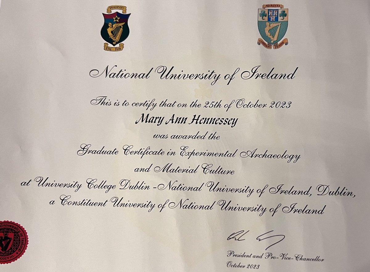giddy receiving my diploma from @ucdarchaeology grad cert in experimental archaeology and material culture 🏆🎉. If anyone who loves thinking about the past is looking for challenging and enjoyable online learning, I highly recommend! @AidanOSulliva15 hub.ucd.ie/usis/!W_HU_MEN…
