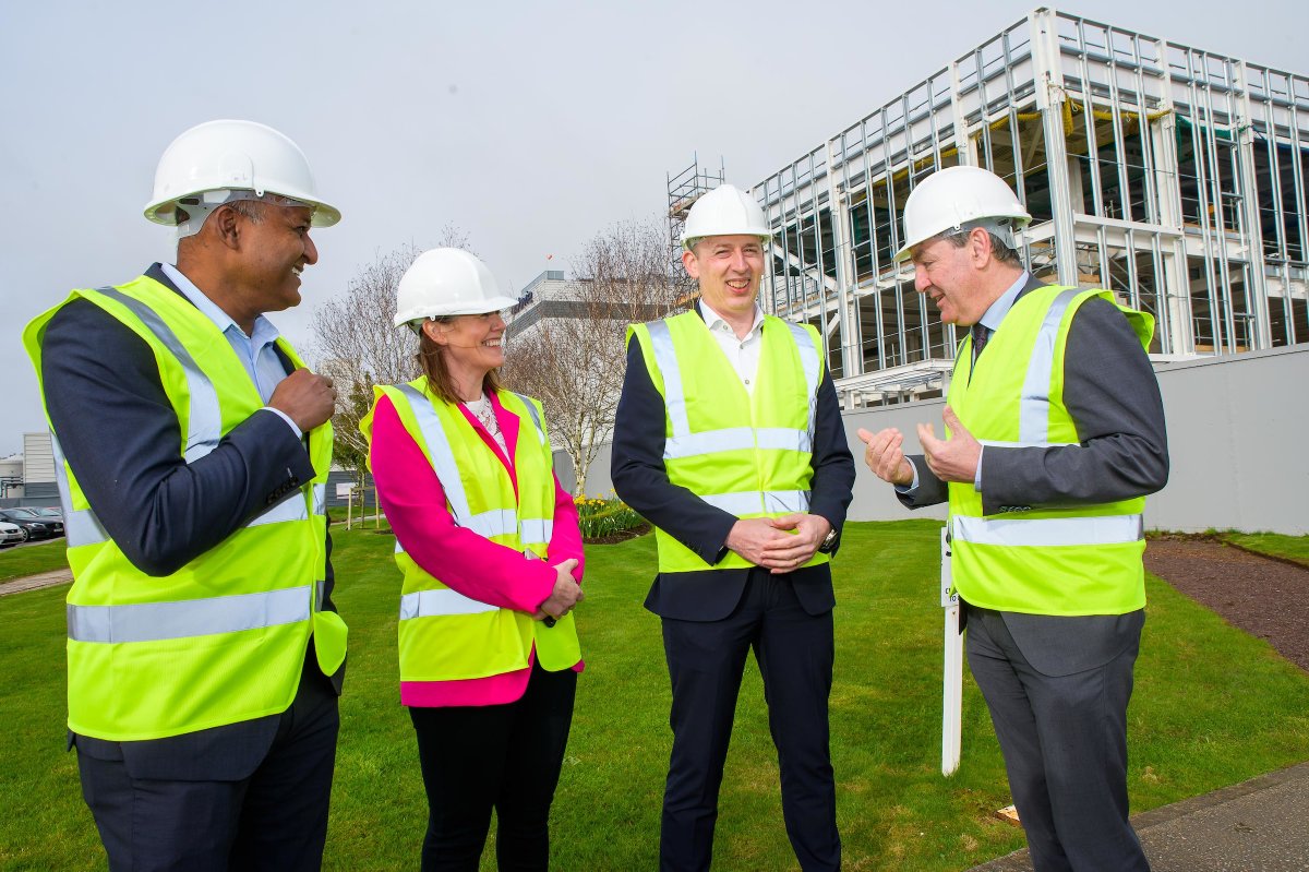 Billy Kelleher MEP visits AbbVie in Carrigtwohill #EastCork to inspect new €60 million expansion thecork.ie/2024/02/29/bil… <a href="/BillyKelleherEU/">Billy Kelleher MEP</a> <a href="/abbvie/">AbbVie</a> <a href="/d2comms/">d2 communications</a>