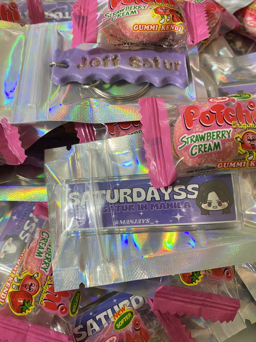 manjays_'s tweet image. ˖⁺｡˚⋆˙✧⋆｡°✩☼⋆｡°✩☽︎

Jeff Satur in Manila; freebies 🎁
see you all on Saturday! 💜

🌓 rt &amp;amp; like 
🌓 limited qty

 #JeffSatur #Saturdayss 
#JeffSaturSpaceShuttleNo8 
#JeffSaturInManila 
#JeffSaturSpaceShuttleNo8Manila @jeffsatur