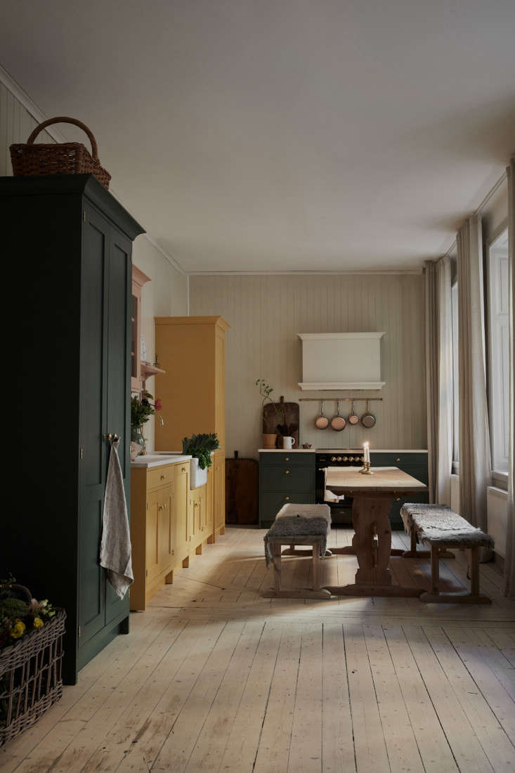 roman_c's tweet image. Kitchen of the Week: A Pastel Kitchen Inspired by Swedish Artist Carl Larsson dlvr.it/T3PwpW #KitchenoftheWeek #EatinKitchens #KitchenCabinets | BidBuddy.com