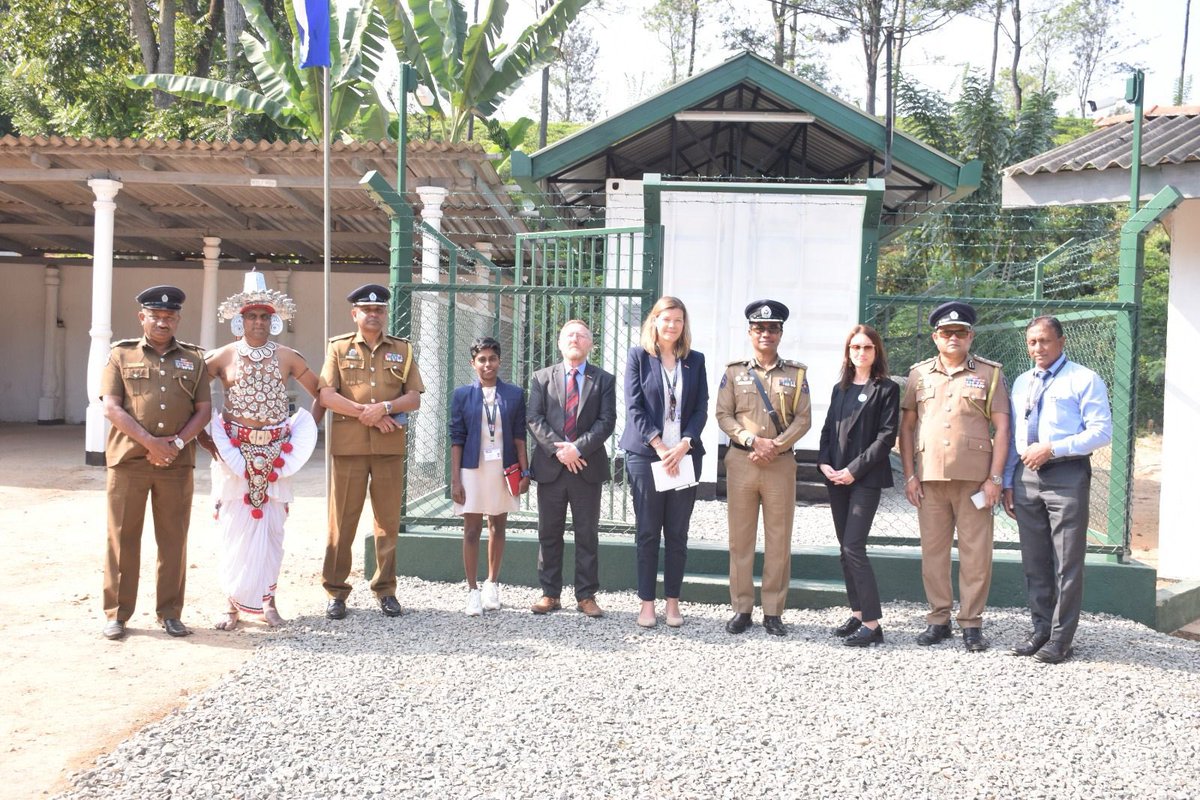 UNRCPD's tweet photo. Last week, @UNRCPD @Ida_SL travelled to #SriLanka with @MAGsaveslives to deliver training on #Weapons and #Ammunition Management and #Gender in operational #smallarmscontrol during MAG’s Armory Storekeepers courses for police https://t.co/YBR3Lx1zVo