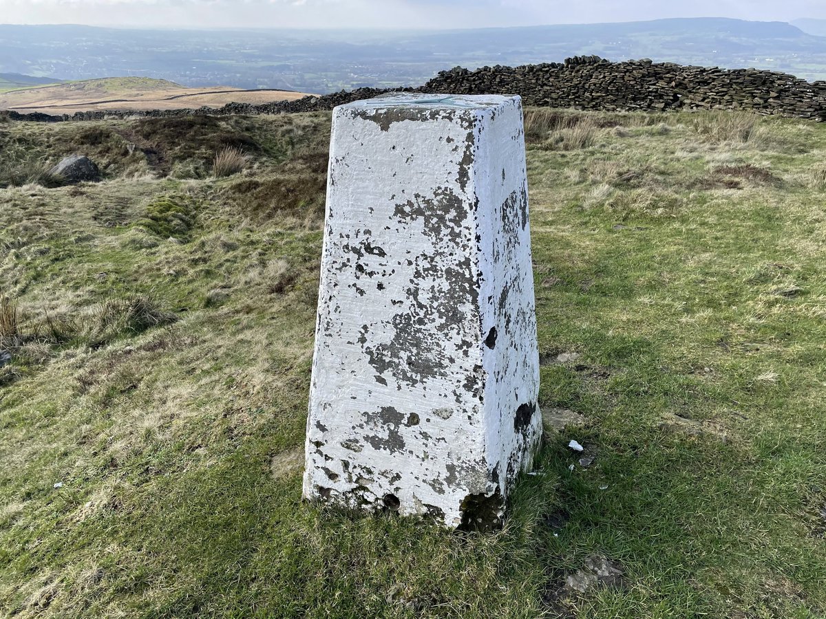 2 trigs around Sabden. Black hill and the Rough 
#trigpointthursday
@TrigThursday @trigbagging