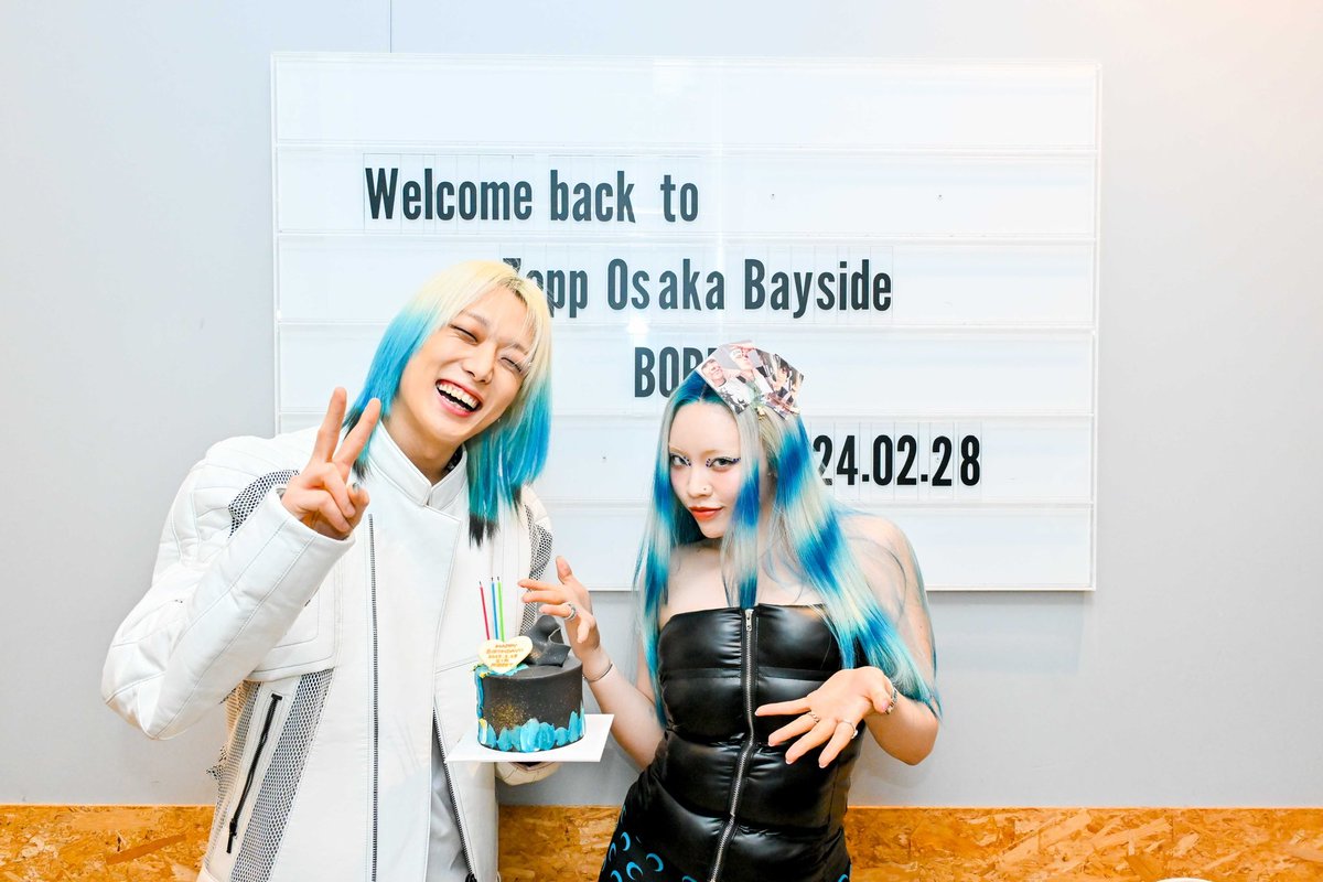 kjiwonfiles's tweet photo. bobby &amp; chanmina, twinnin hair bestie 💙 https://t.co/m1YlhZFEpy