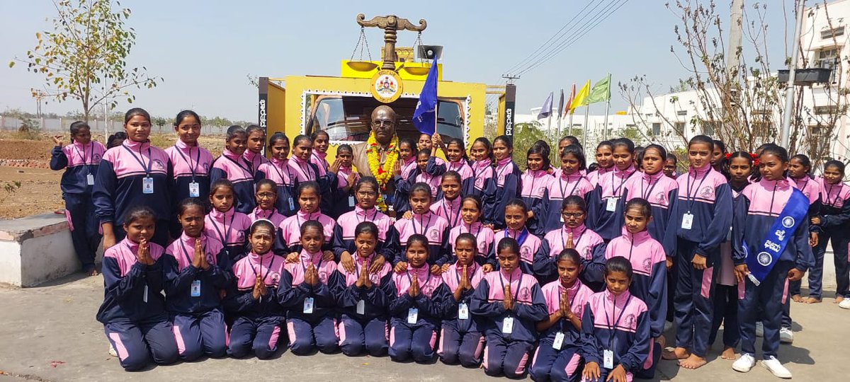 DswBgm's tweet photo. ದಿ:29-02-2024 ರಂದುಮು :10:52 ಗಂಸಂವಿಧಾನ ಜಾಗೃತಿ ಜಾಥ ಮೆರವಣಿಗೆಬೆಳಗಾವಿಜಿಲ್ಲೆಯ  ರಾಯಬಾಗತಾಲ್ಲೂಕಿನ  ಕಿತ್ತೂರ ರಾಣಿ ಚೆನ್ನಮ್ಮವಸತಿ ಶಾಲೆ ನಾಗರಾಳ ಆಗಮಿಸಿತು@CMofKarnataka
@SWDGoK
@SWMinistryKar
@ConstitutionGoK
#OurConstitutionAt75 #ConstitutionAwarenessKarnataka #ConstitutionConventionKarnataka2024 https://t.co/UV3D847gT6